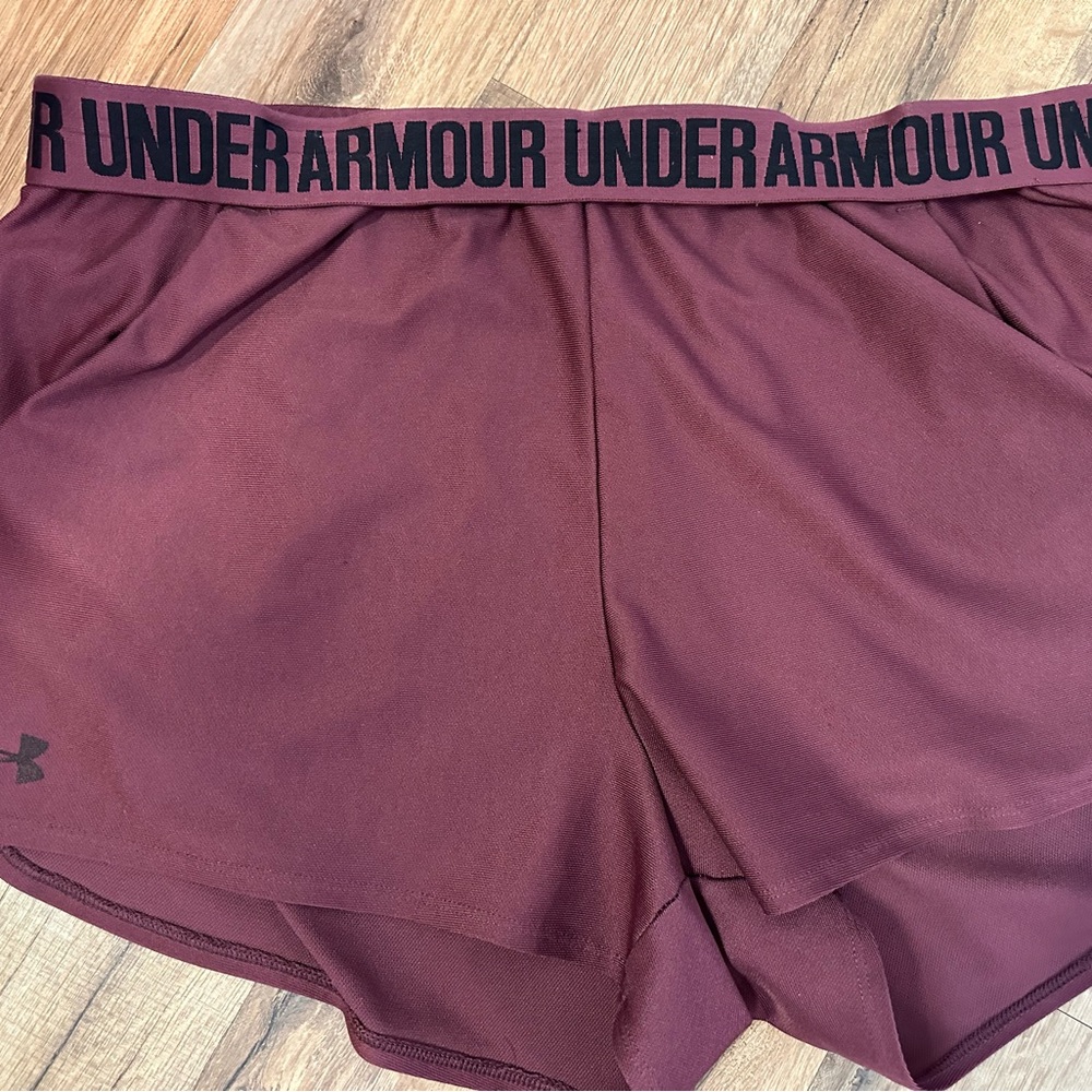 Size XL Maroon Under Armour shorts EUC, like new!